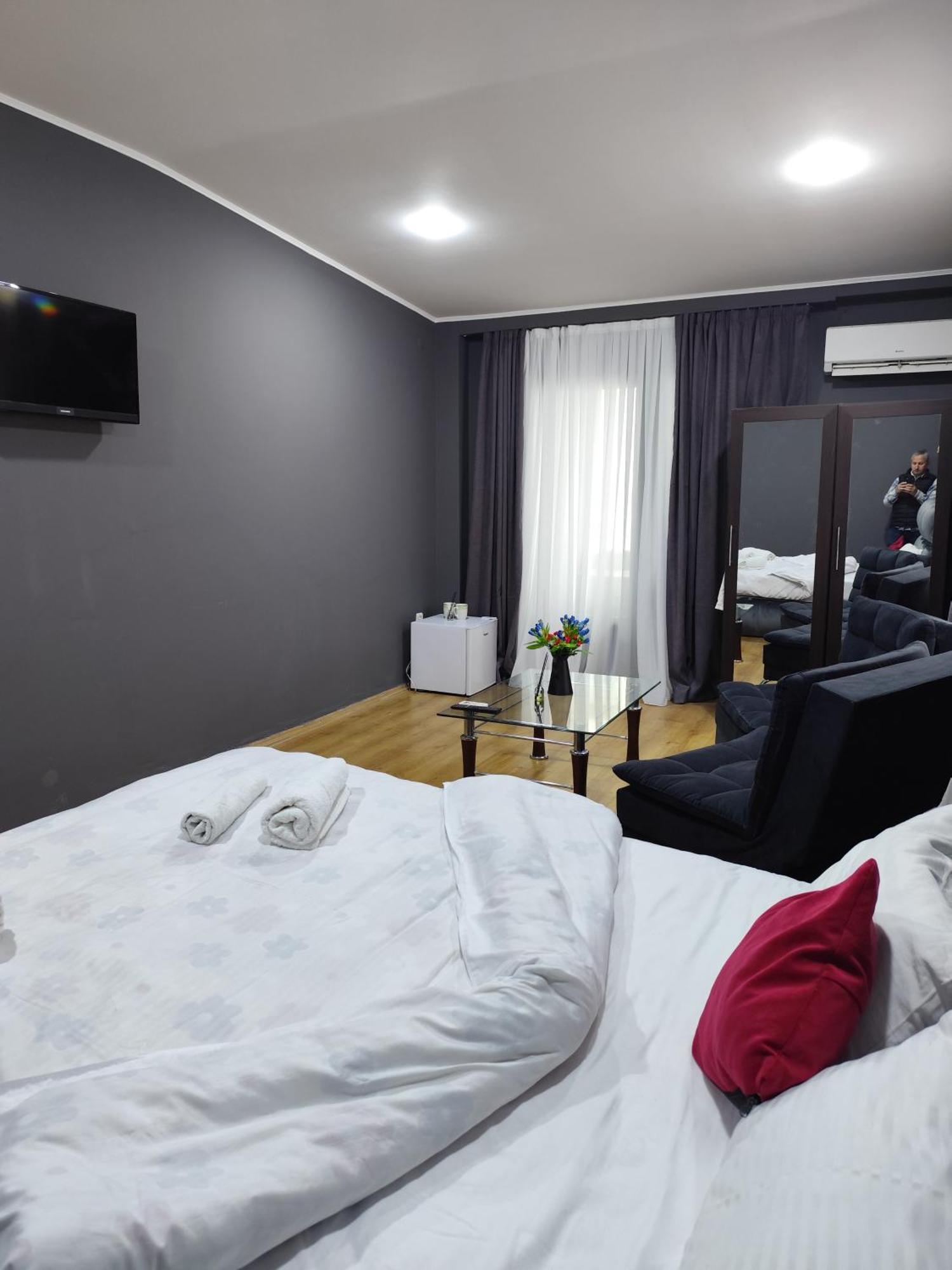 Hotel 770 バトゥーミ エクステリア 写真