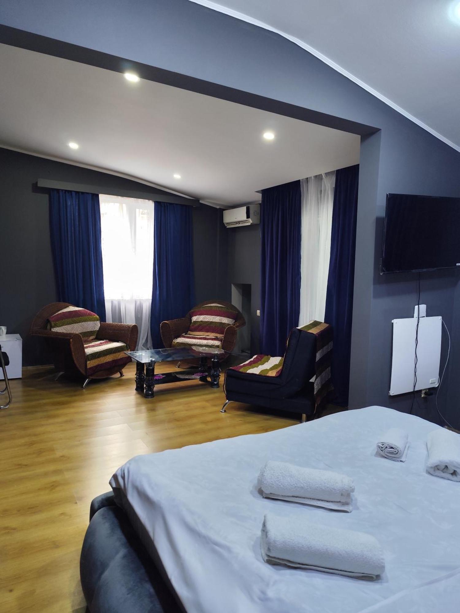 Hotel 770 バトゥーミ エクステリア 写真